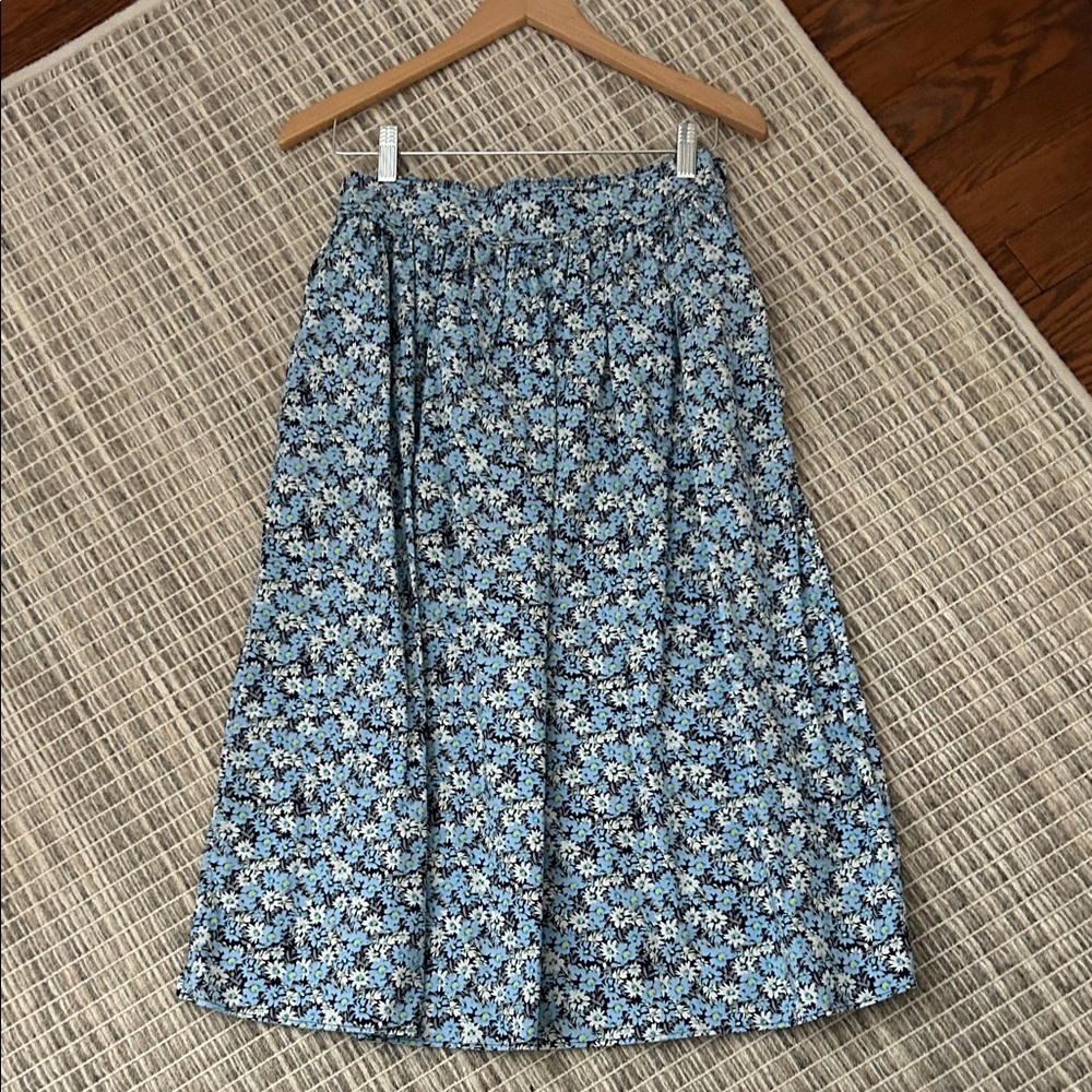 Vineyard Vines Blue Floral skirt